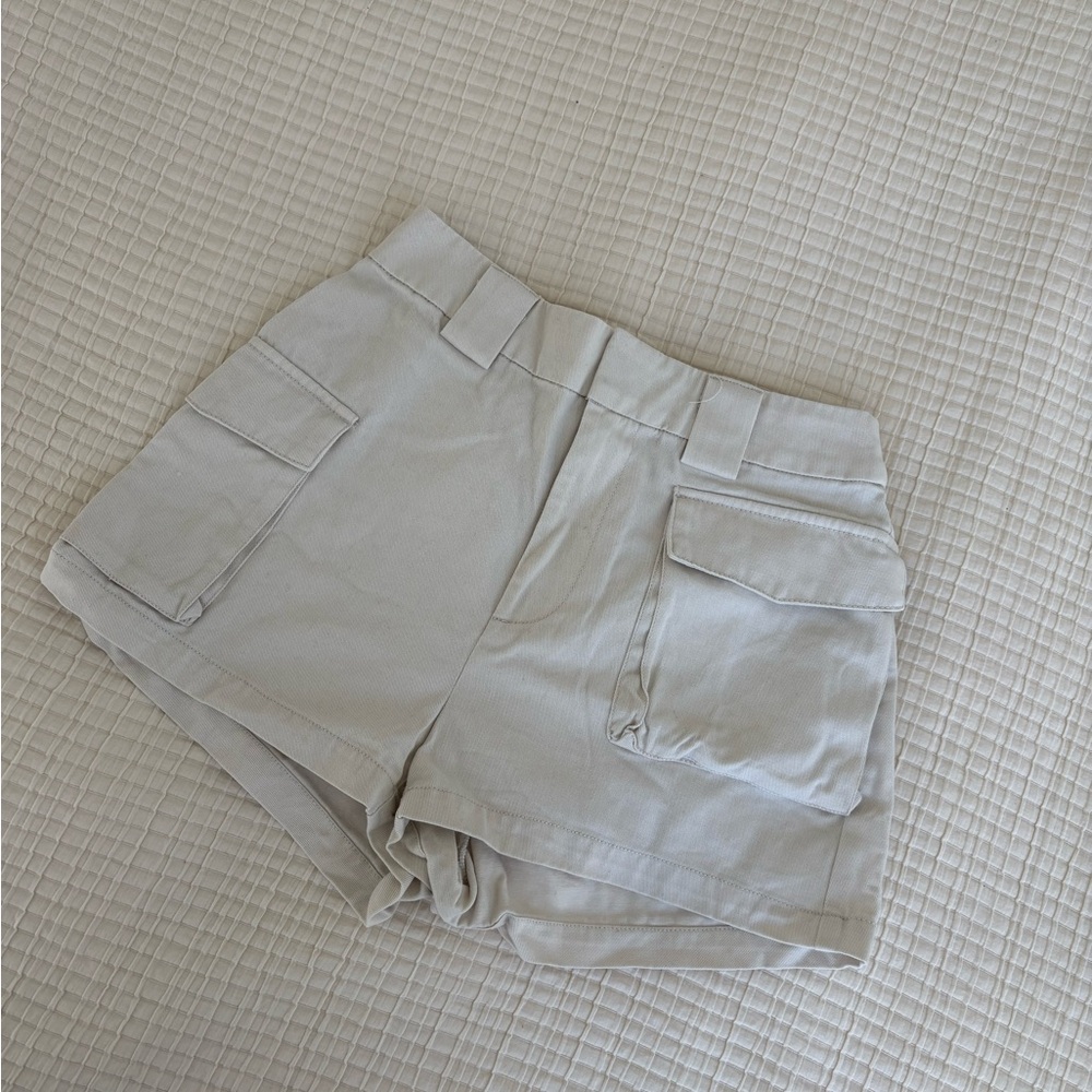 TNA Gray Cargo Shorts High-Waisted Design